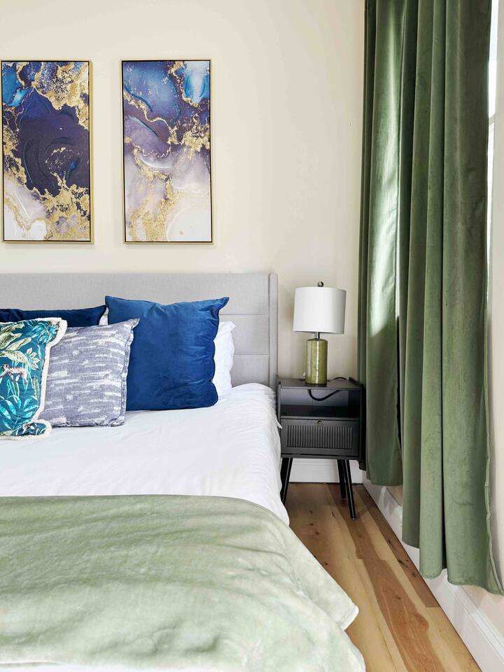 The Cardinal 808 A | KING 1BD/1BA Studio Apt