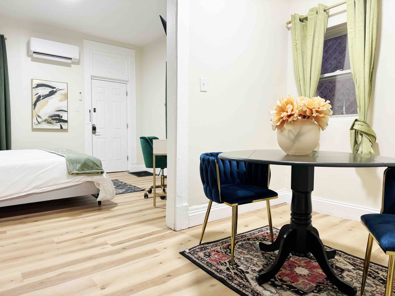 The Cardinal 808 A | KING 1BD/1BA Studio Apt