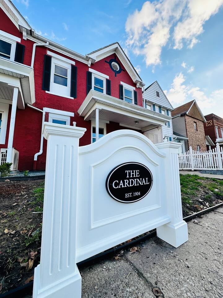 The Cardinal 810 B | QUEEN 1BD/1BA Studio Apt