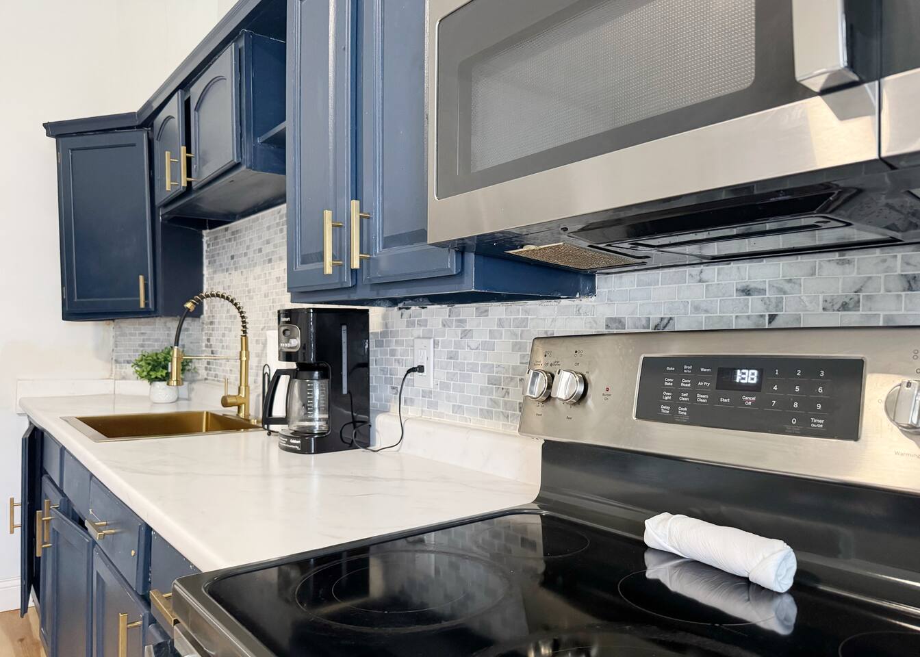 The Cardinal 810 B | QUEEN 1BD/1BA Studio Apt