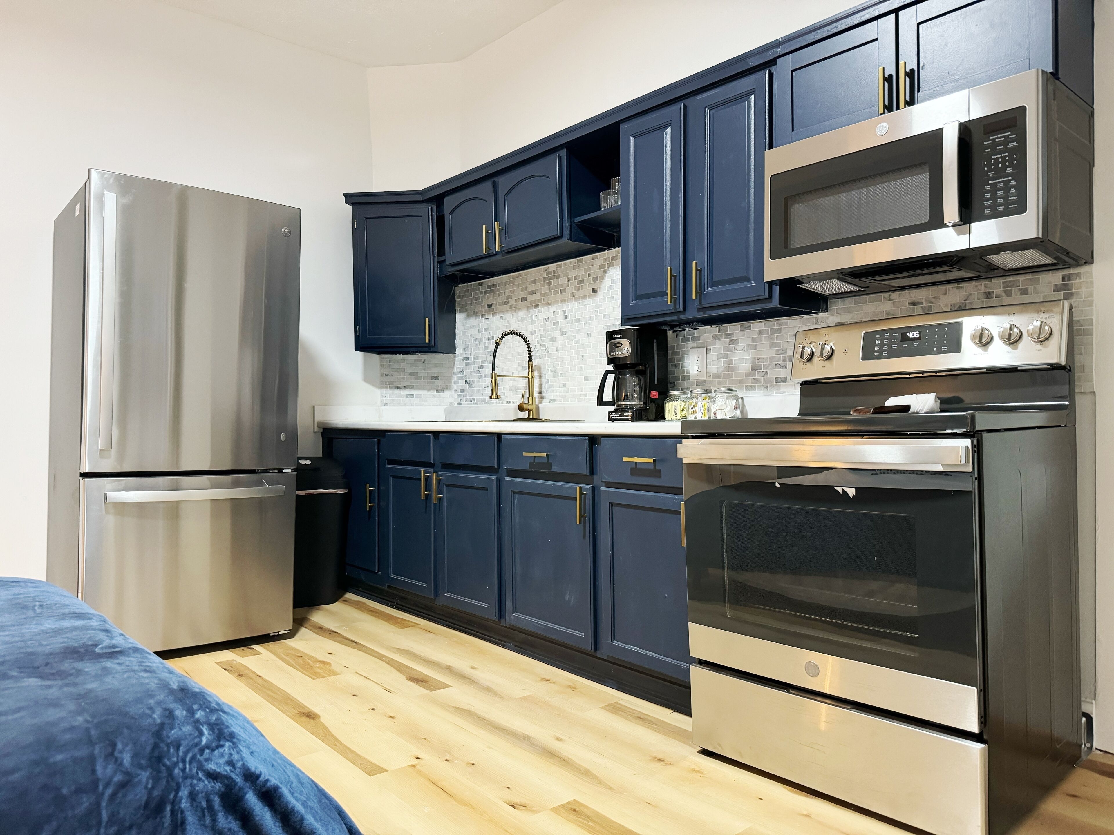 The Cardinal 810 B | QUEEN 1BD/1BA Studio Apt