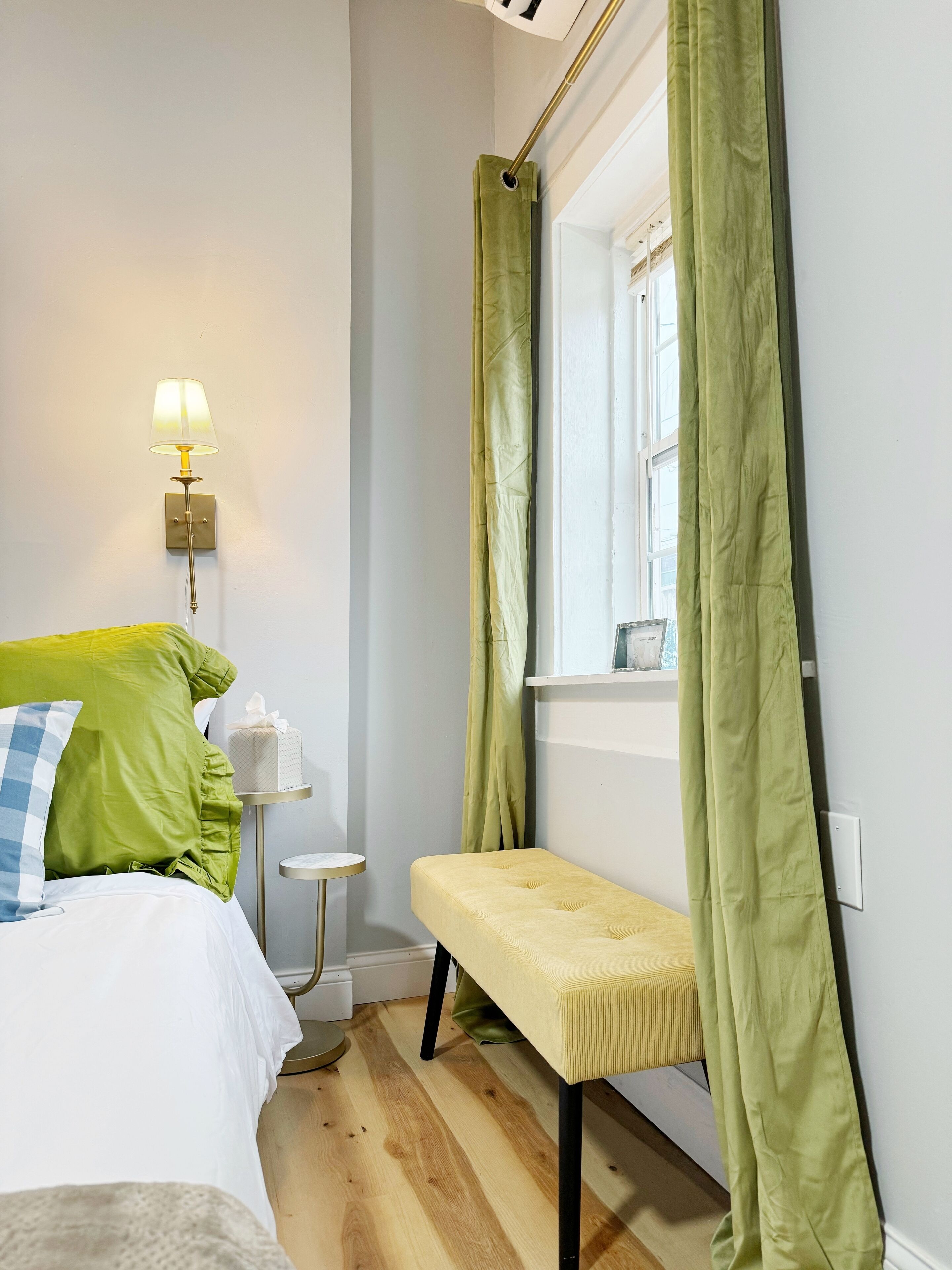 The Cardinal 810 C | QUEEN 1BD/1BA Studio Apt