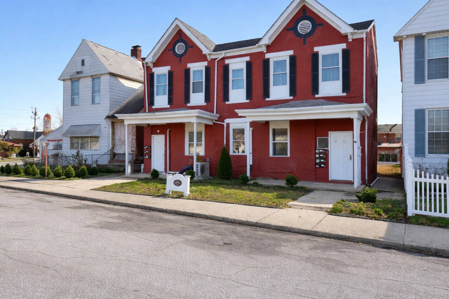 The Cardinal 810 C | QUEEN 1BD/1BA Studio Apt