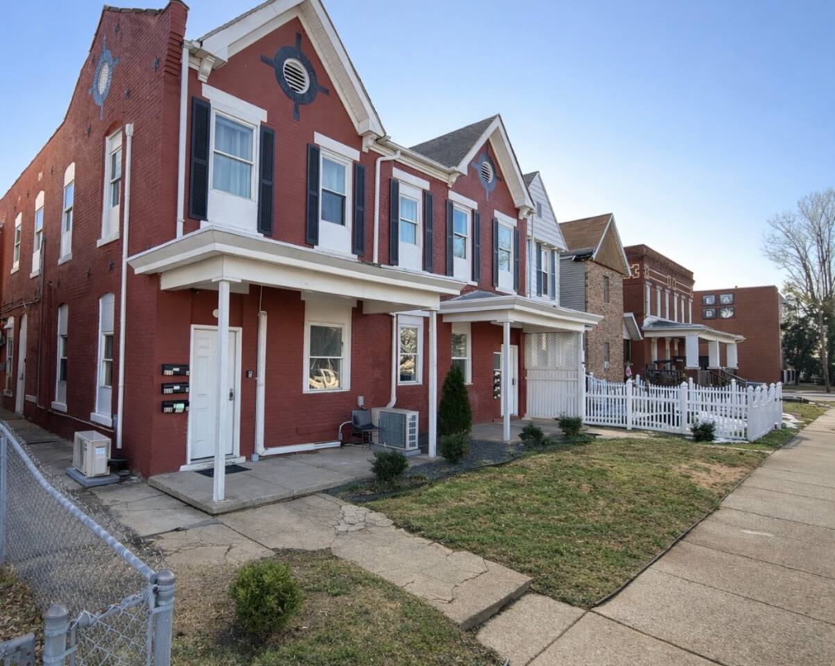The Cardinal 810 C | QUEEN 1BD/1BA Studio Apt