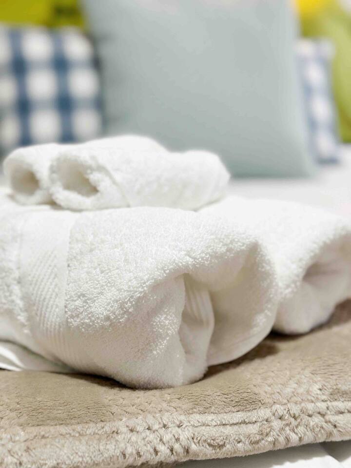 The Cardinal 810 C | QUEEN 1BD/1BA Studio Apt photo 3