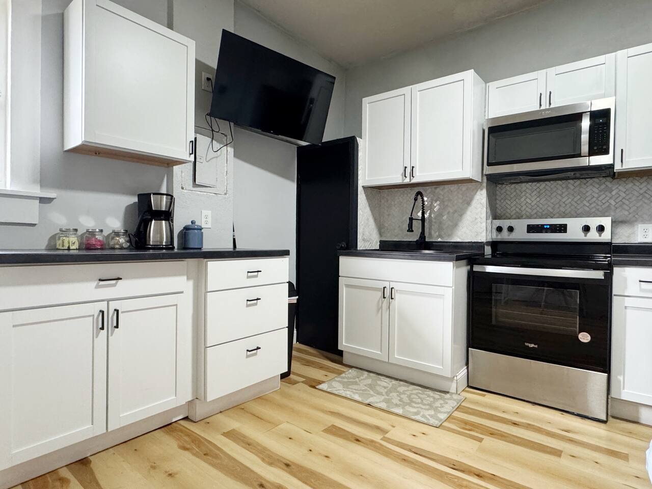 The Cardinal 810 C | QUEEN 1BD/1BA Studio Apt