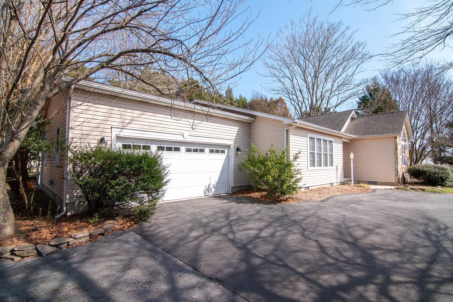 Sea Side Serenity - 4BR - Sleeps 12, Pet Friendly photo 11