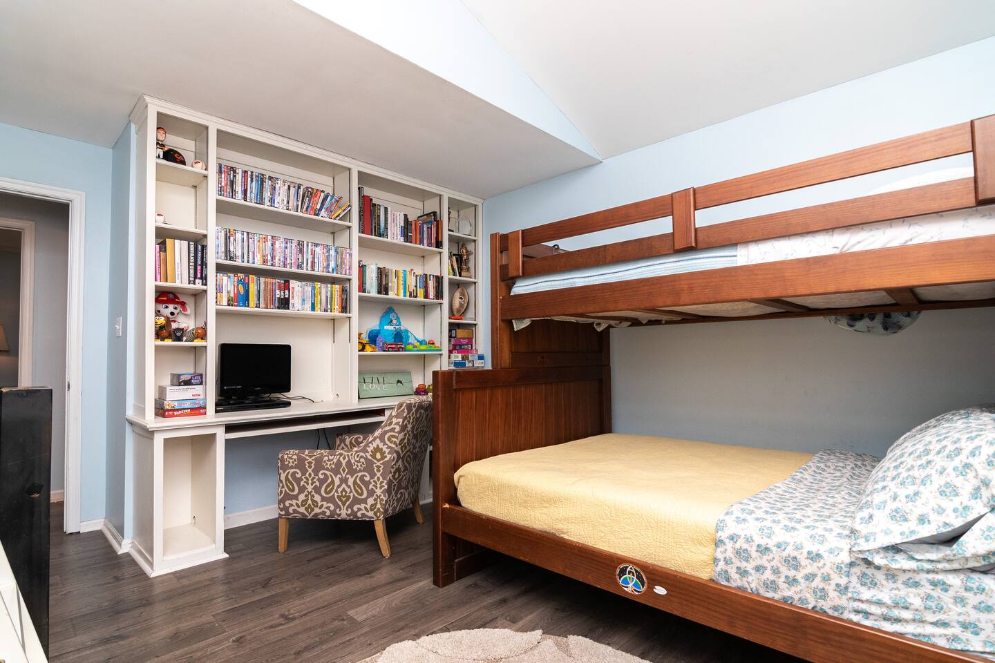 Sea Side Serenity - 4BR - Sleeps 12, Pet Friendly photo 12