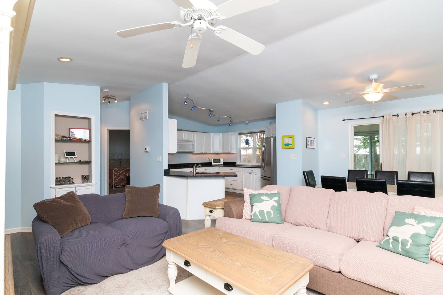 Sea Side Serenity - 4BR - Sleeps 12, Pet Friendly photo 10
