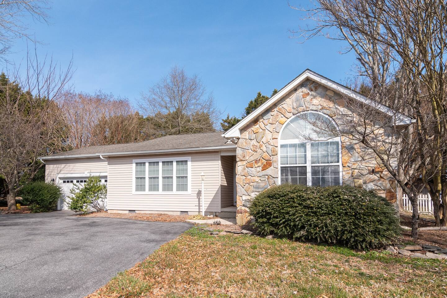 Sea Side Serenity - 4BR - Sleeps 12, Pet Friendly photo 35