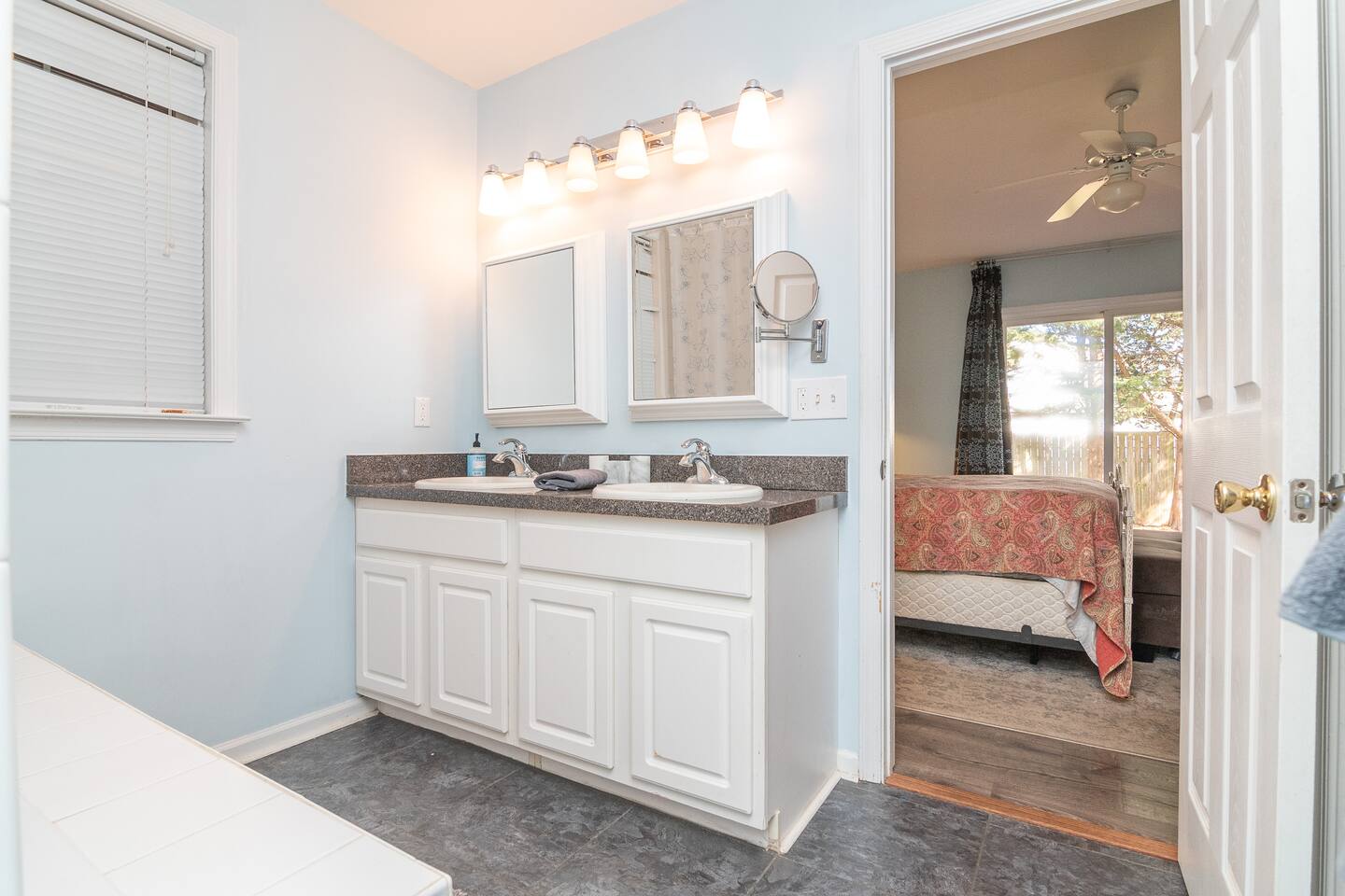 Sea Side Serenity - 4BR - Sleeps 12, Pet Friendly photo 22