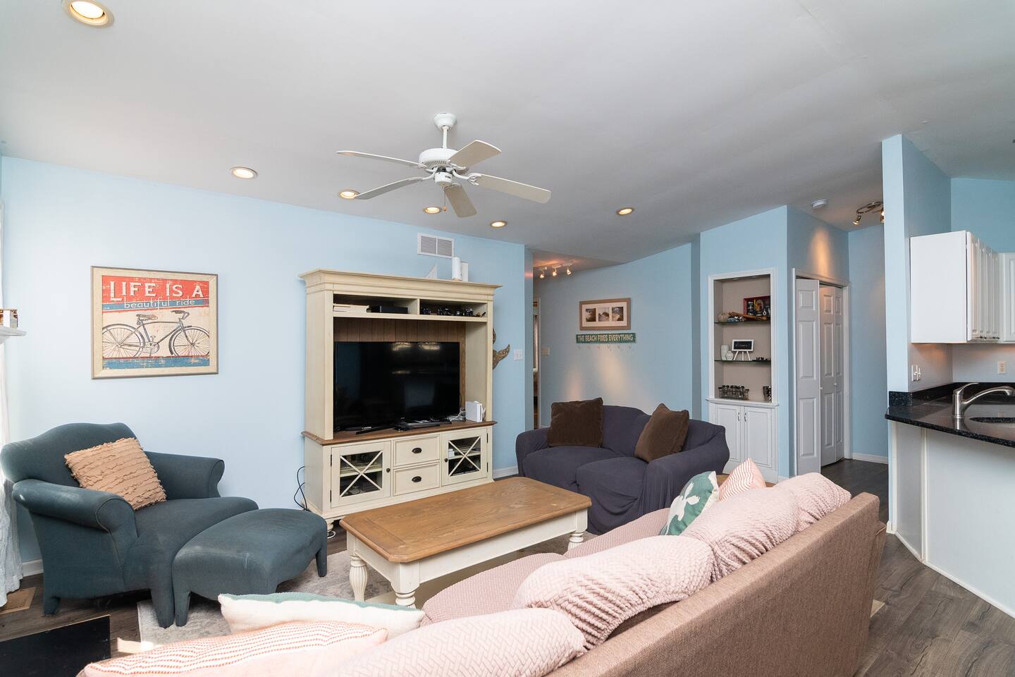 Sea Side Serenity - 4BR - Sleeps 12, Pet Friendly photo 14