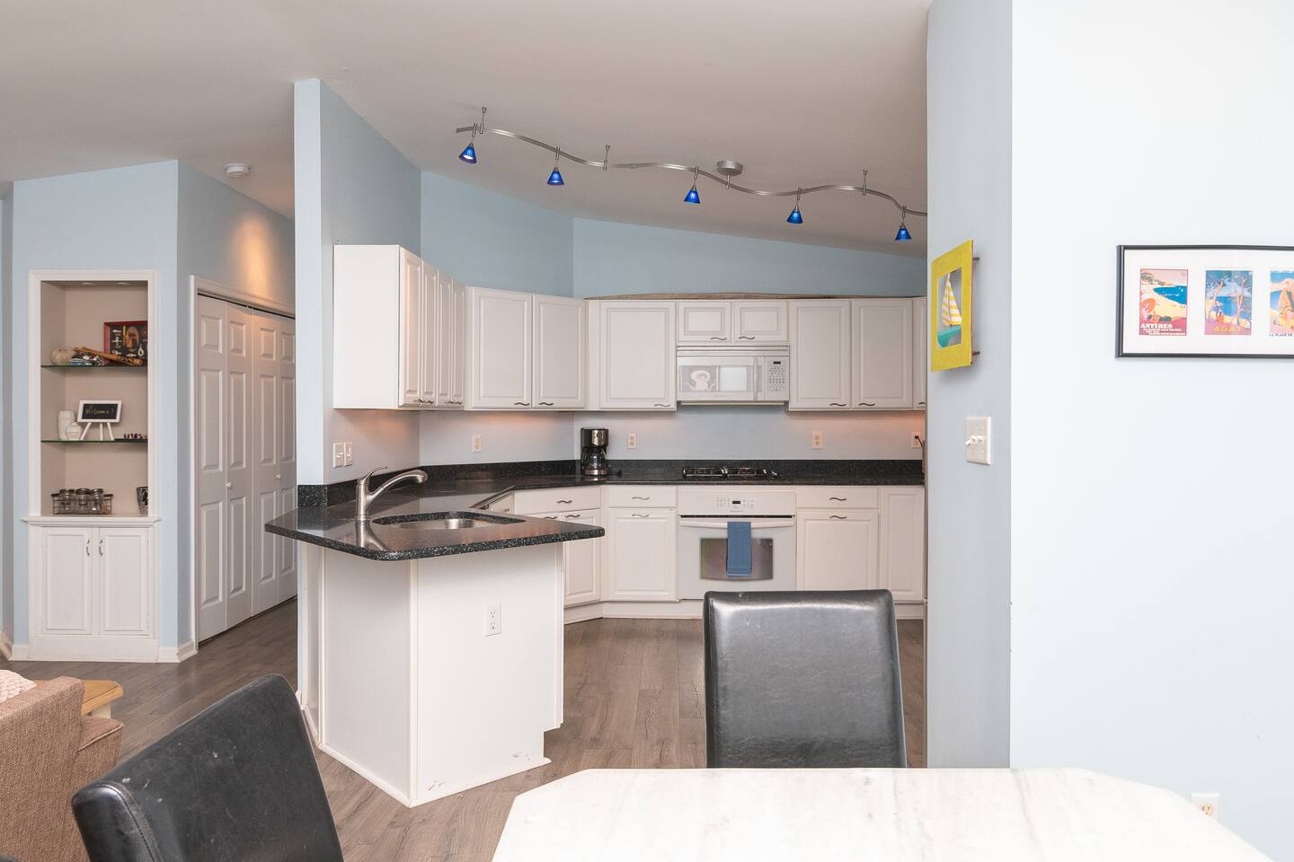Sea Side Serenity - 4BR - Sleeps 12, Pet Friendly photo 17