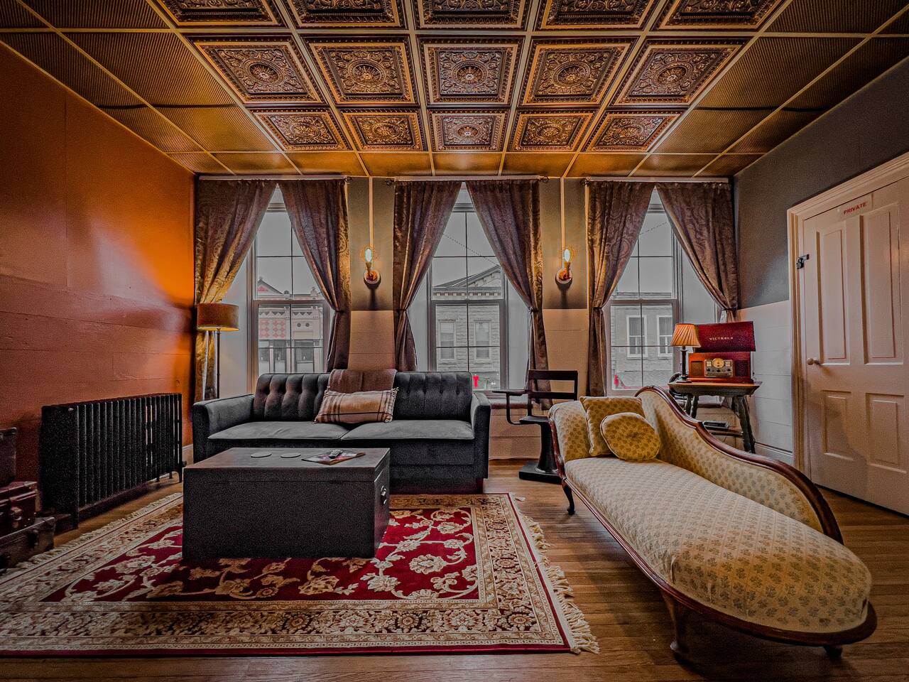 Main Street Mineral Point Hideaway WIFI - 3 Beds