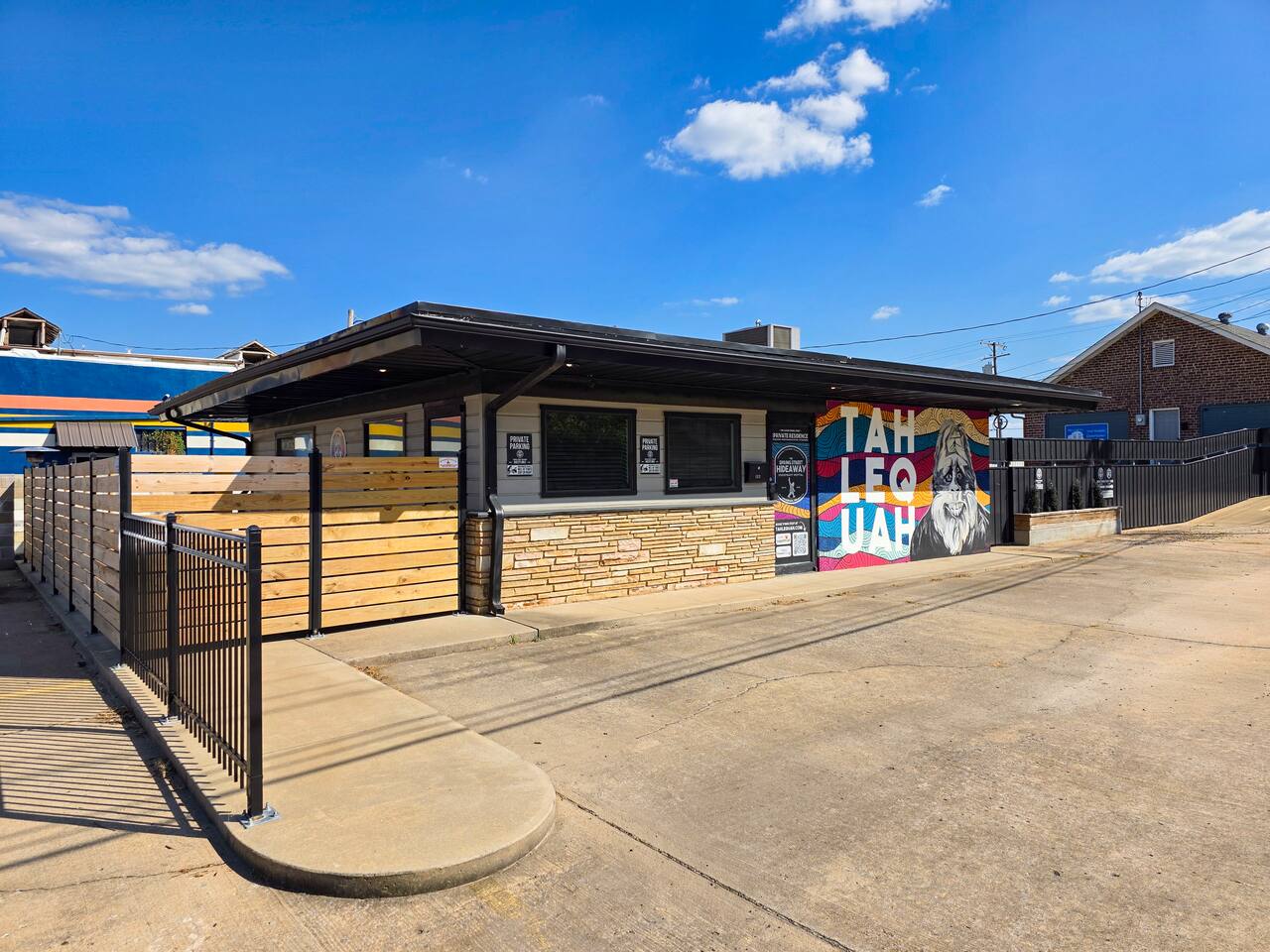 Downtown Tahlequah! Amazing Patio, Walkable, Wi-Fi