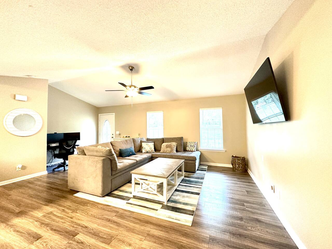 Pet Friendly Home 3BR/2BA 2 minutes LKN State Park