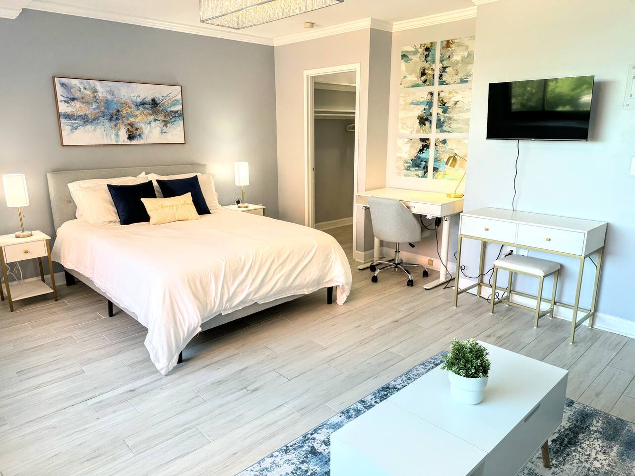 *NEW* Beautiful, Updated Studio w/ Pool, Gym, DC