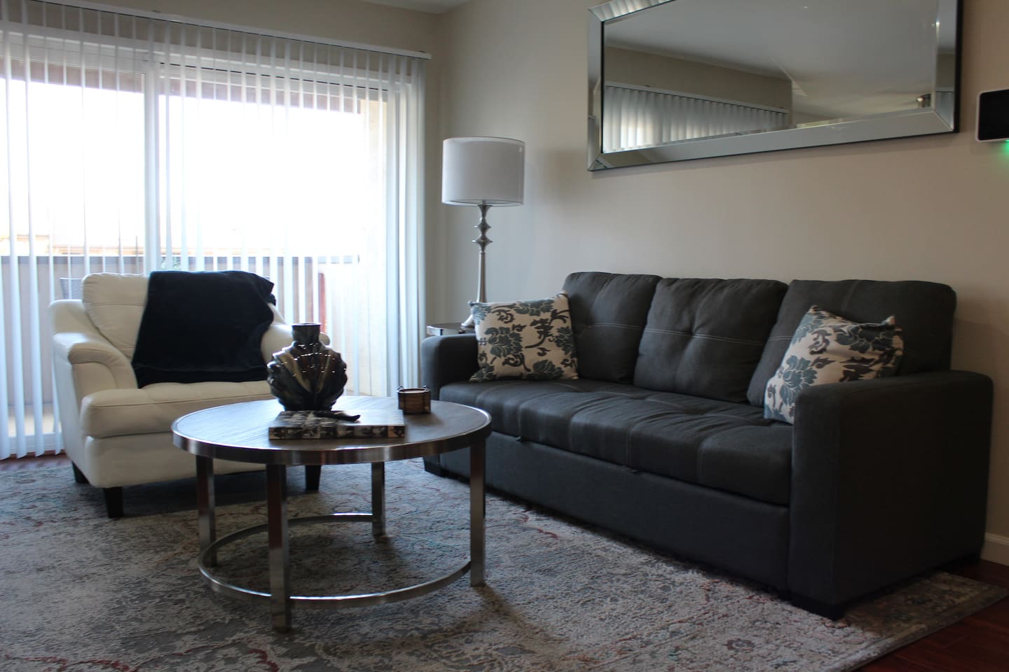 2 Br/2Ba Apt WFH friendly King Beds!