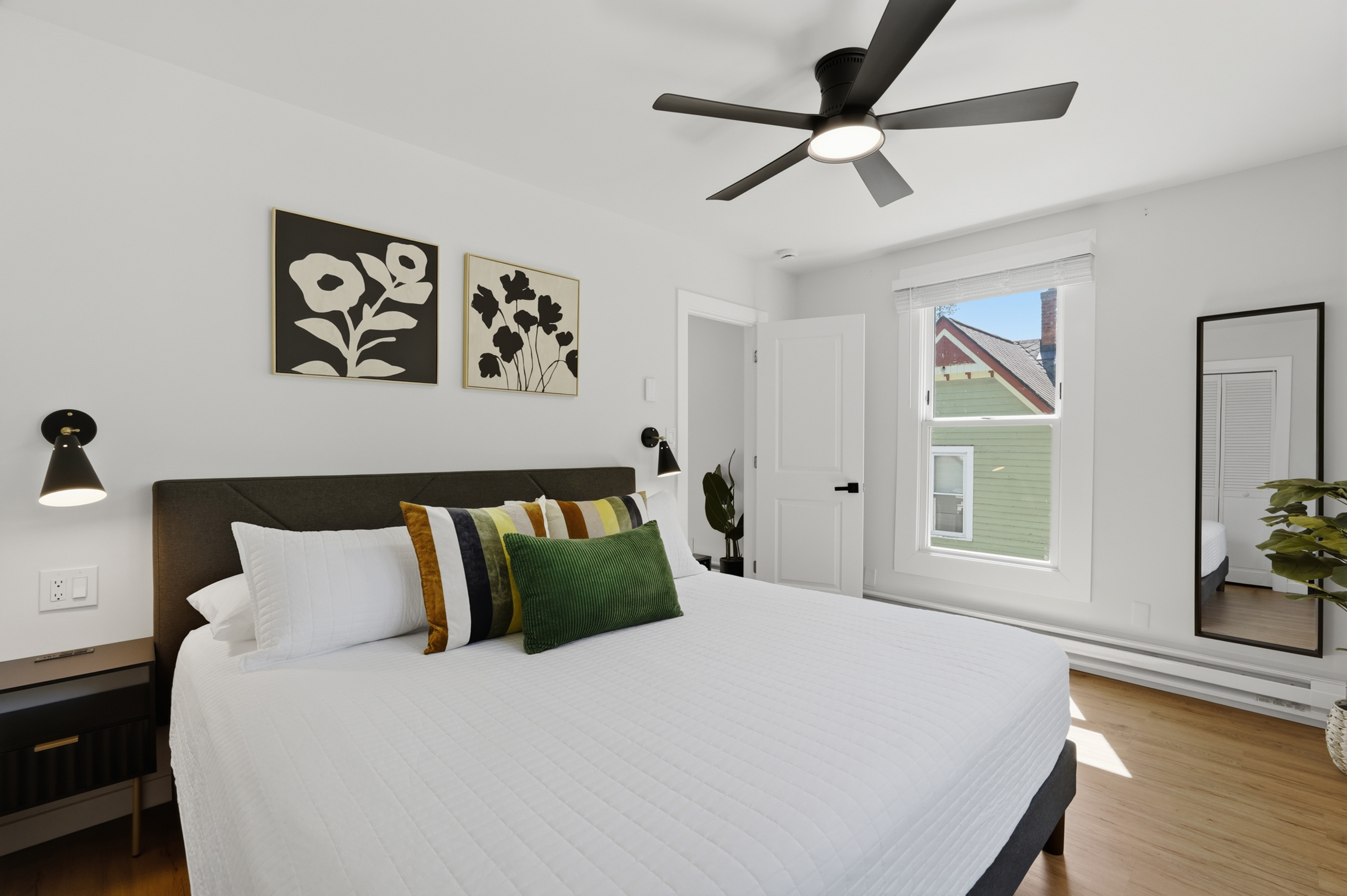 Ypsi 1BR Retreat | King Bed & Private Deck