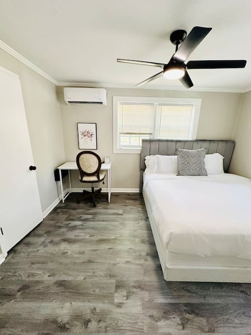 1BR Near Cherrydale Shops and Downtown
