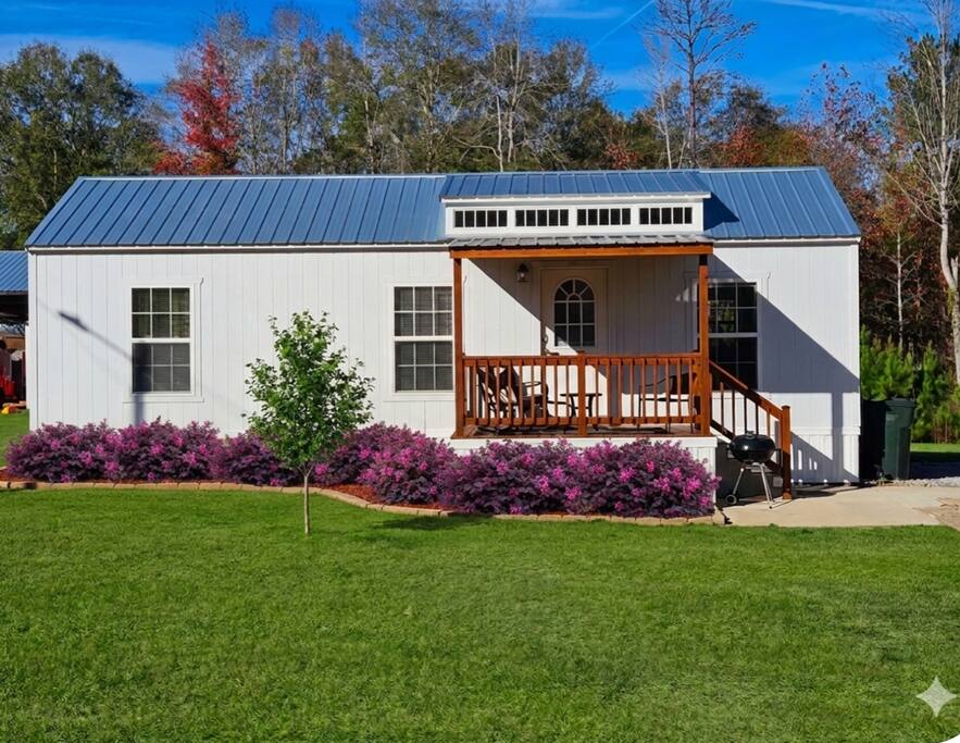 Spacious home w/deck, grill, laundry