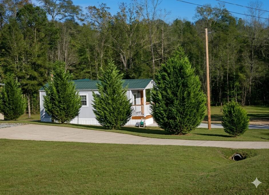 Studio w/deck, grill, laundry