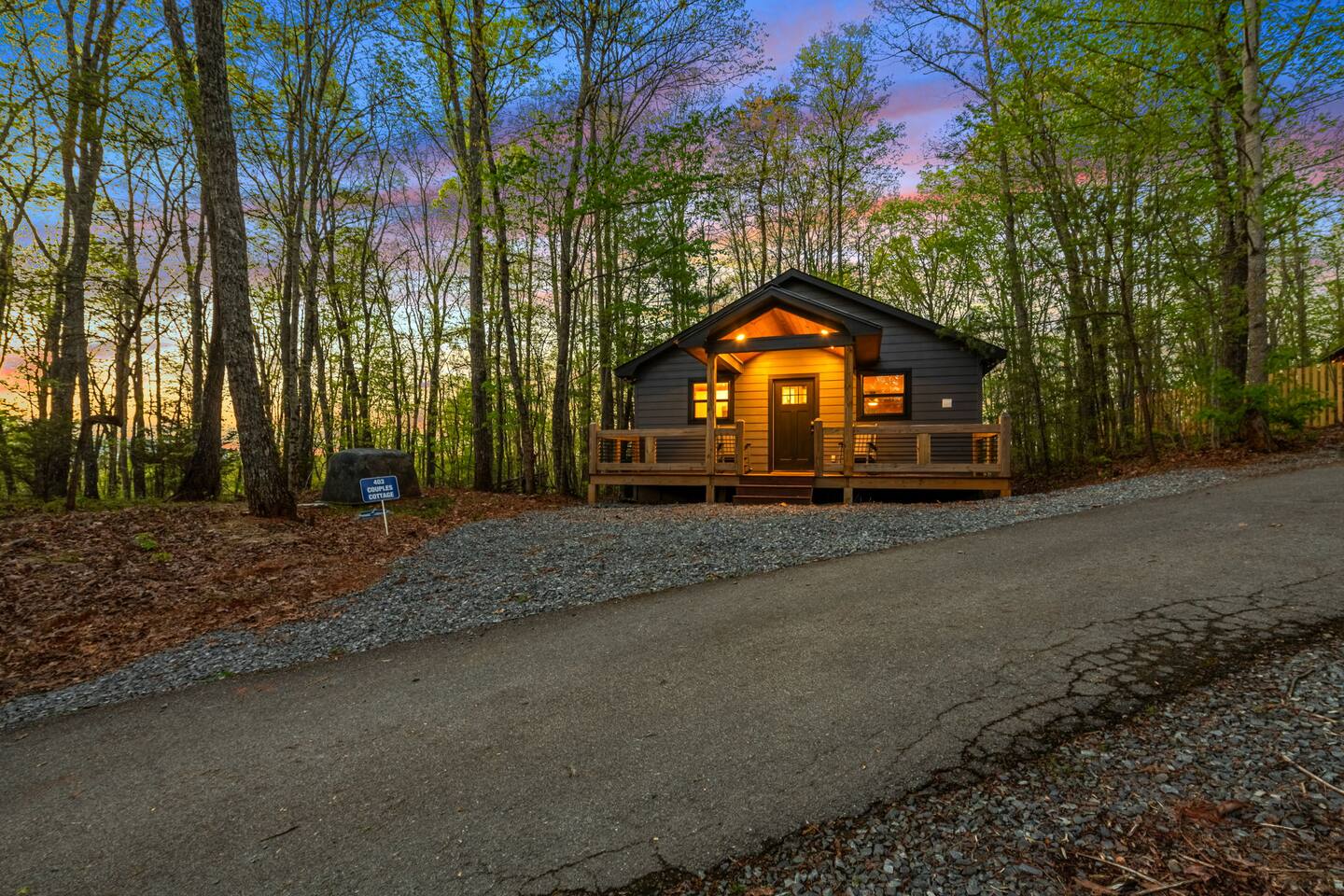 Couple's Haven: Serene Retreat in Blue Ridge, GA