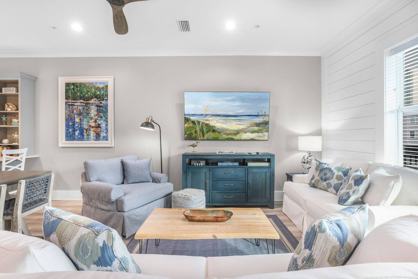 Pool View, 2 min walk to Beach, Sleeps 11!