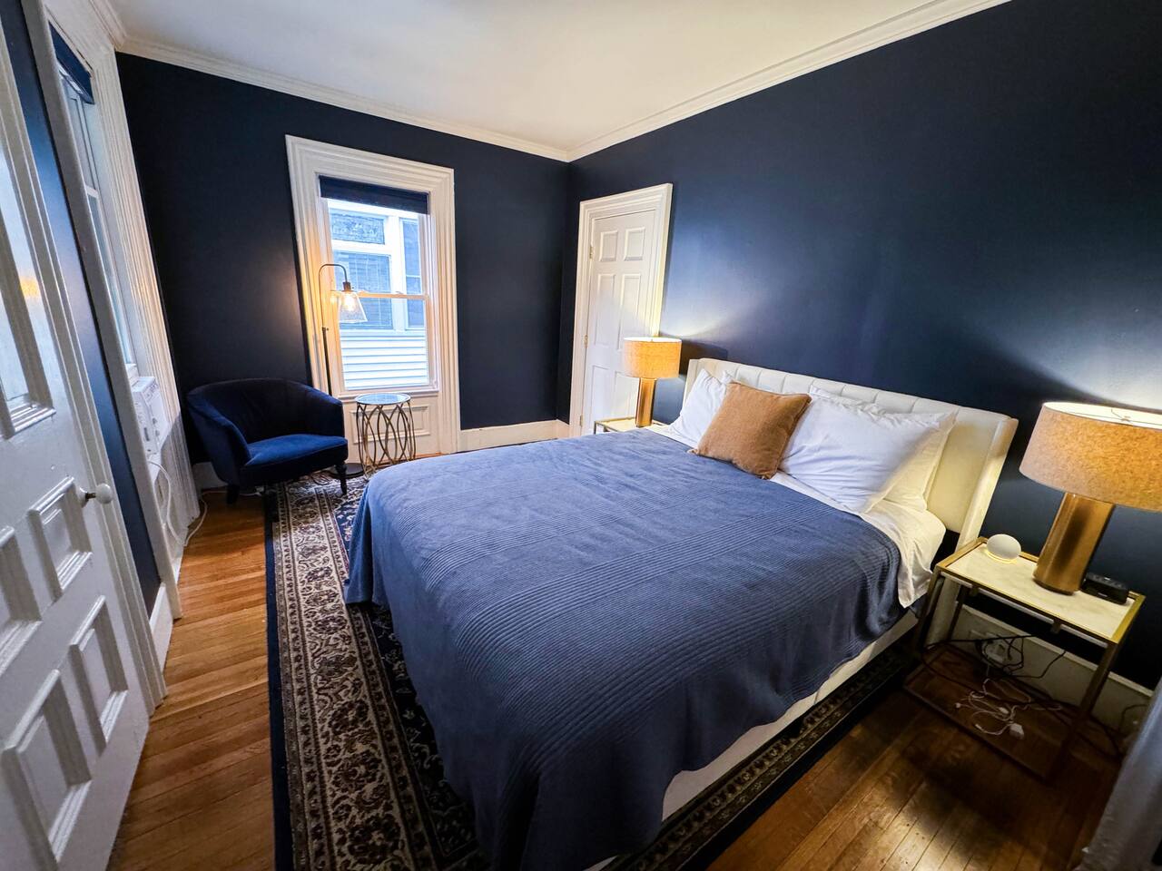 6bdrm Historic downtown Home: Walk to river & lake