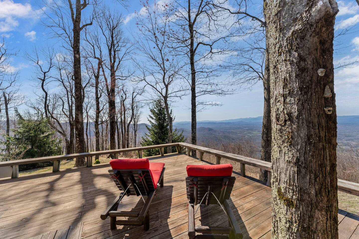 Stunning Mountain Views w/ Hot Tub - World’s Inn - Holiday Home