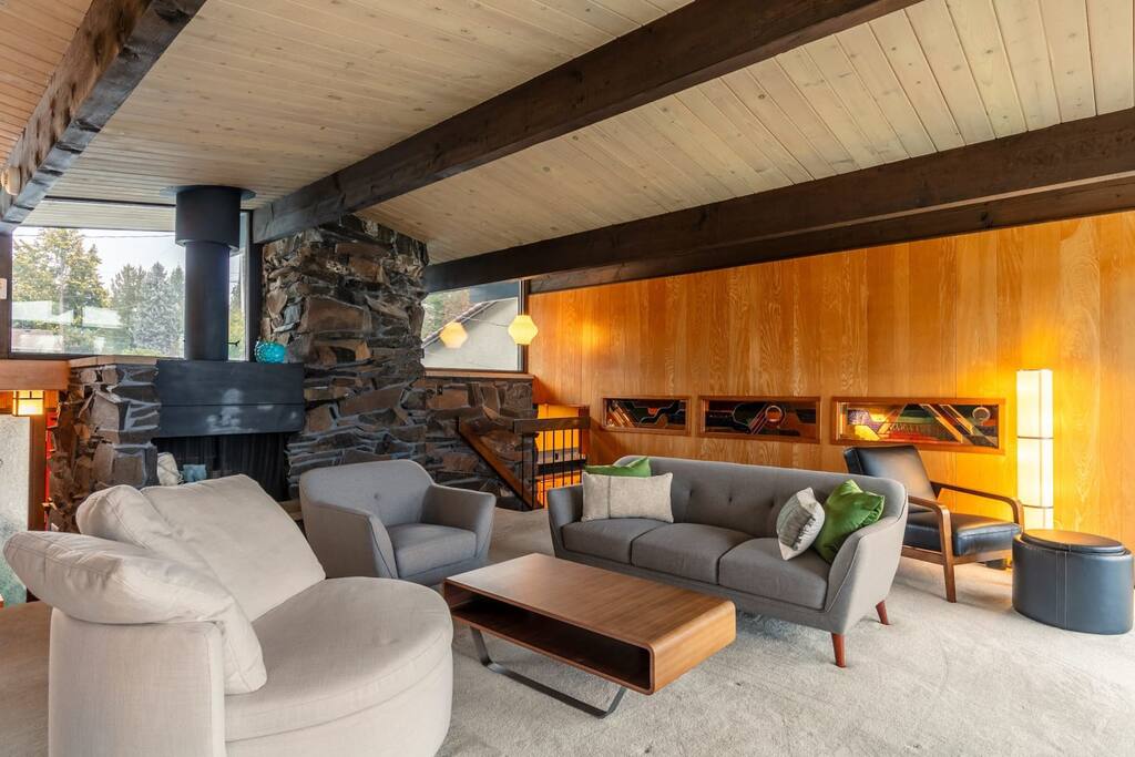 Seattle Lake Front Oasis