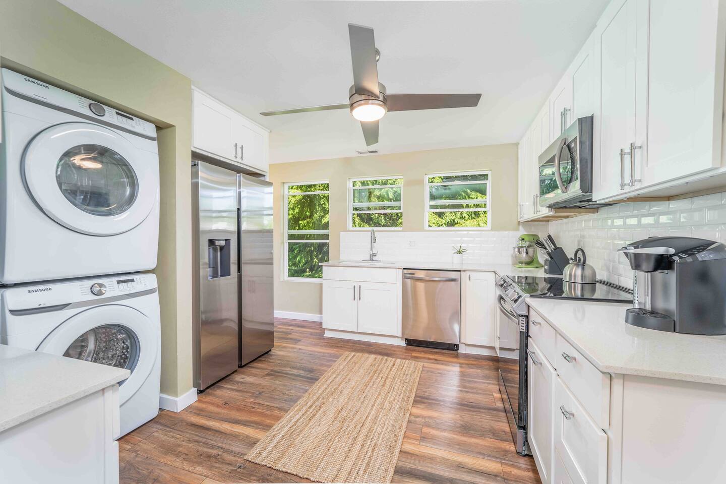 Cheerful Central District Duplex: Upstairs