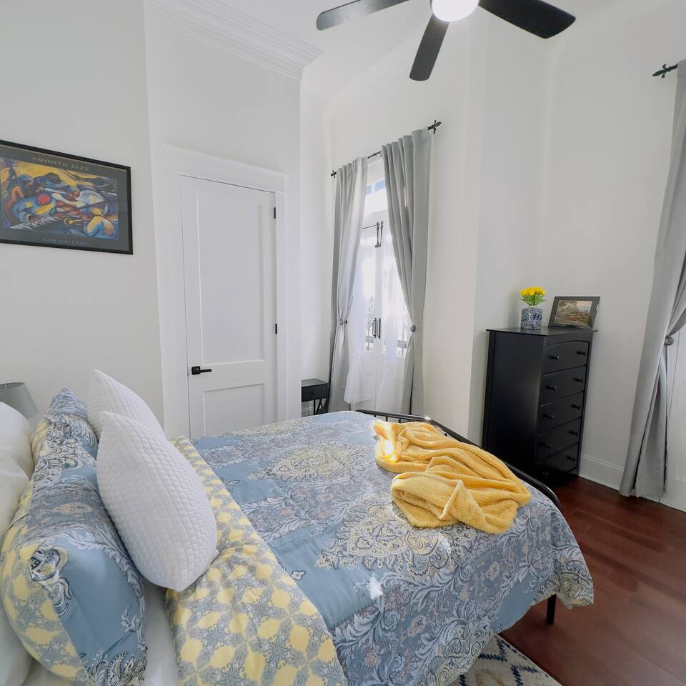 Walk to French Quarter House of Jazz & Blues Suite