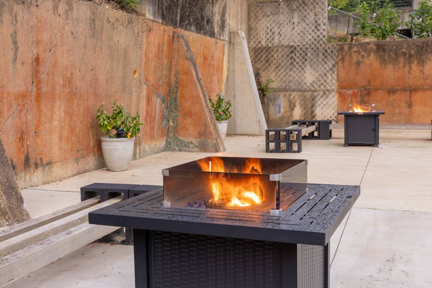 King Bed Stylish Studio in Heart of Downtown