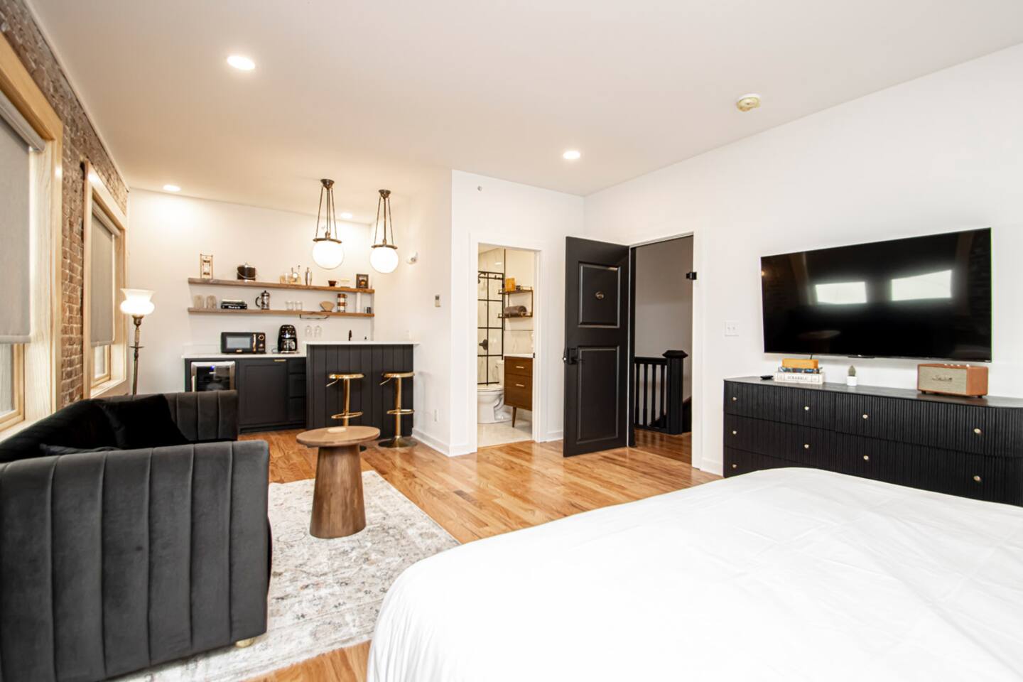 Historic Downtown Studio | Steps to Bathhouse Row