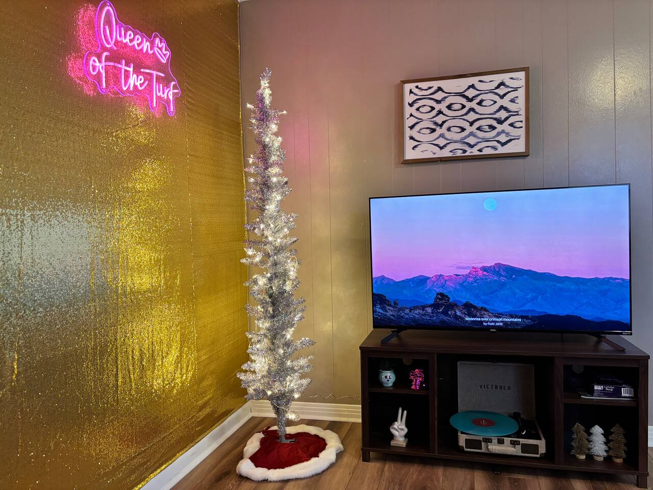 Queen Of The Turf | Walk to Oaklawn- Free Parking