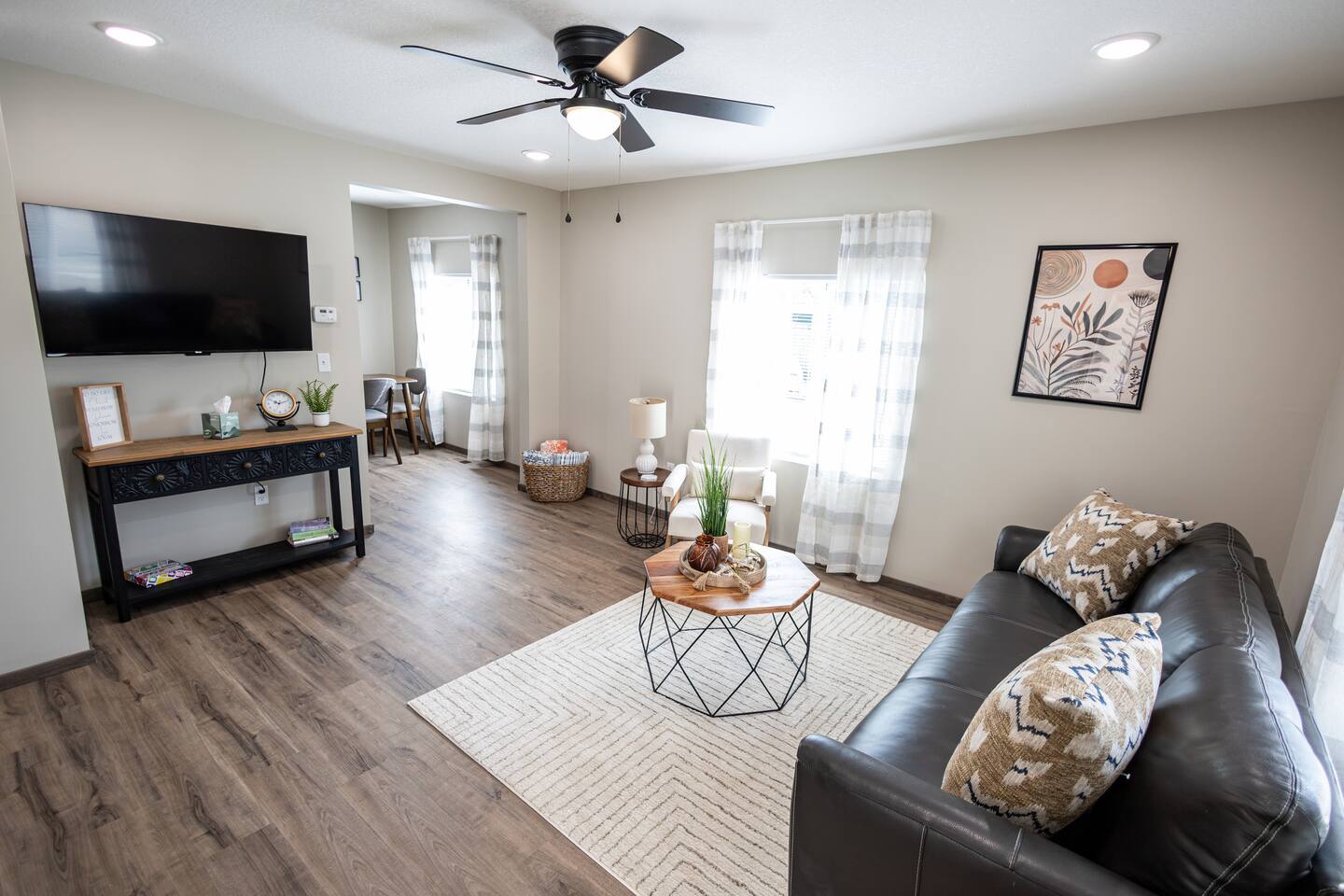 Queen Bed W/ W&D | Located in Downtown Wichita!