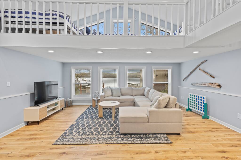Waterfront at Grand Glaize | Dock | Hot Tub