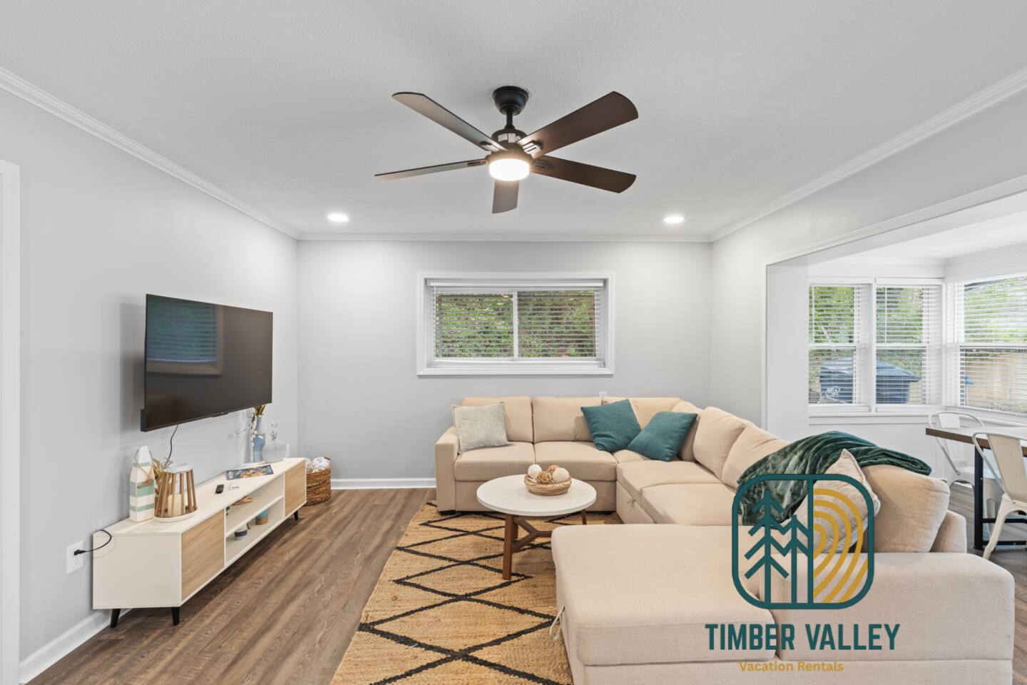 Conway Cove | Lakefront | Hot Tub + Dock | Firepit