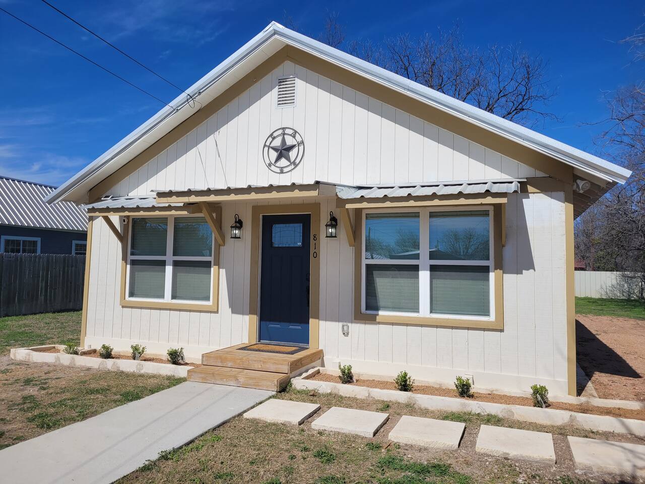 Pet-Friendly Home for 7 with Fire Pit