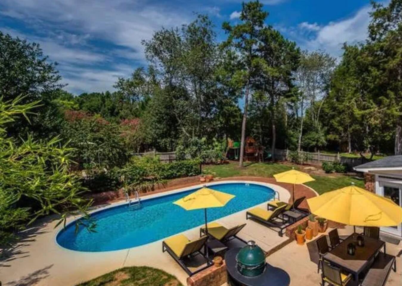 Cozy Home with POOL plus CHEFS kitchen in Prime Area