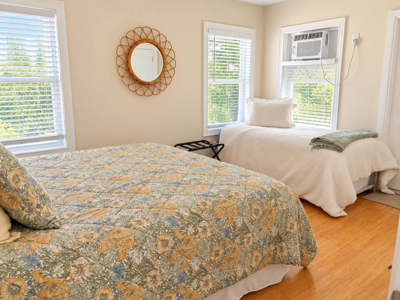 1 king bed + 2 full trundle bed