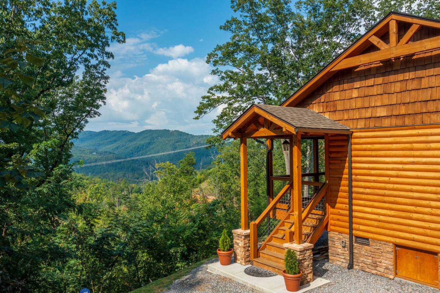 Secluded Getaway/Hot tub/KingBed/Firepit/mins GBPF