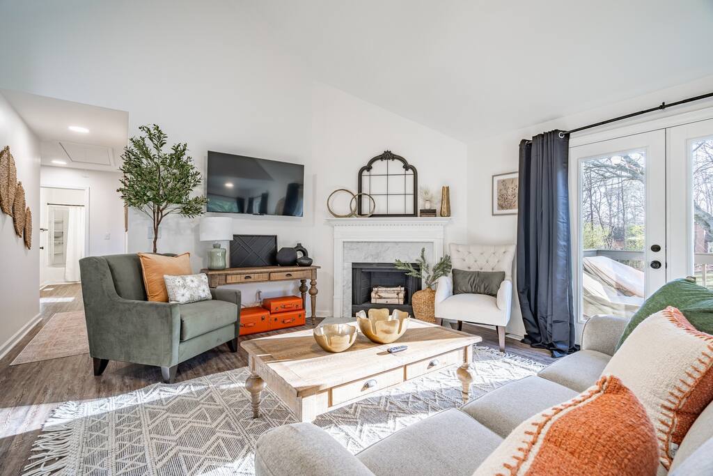 Spacious 3BR Home w/ Deck & Smart TVs! 📺