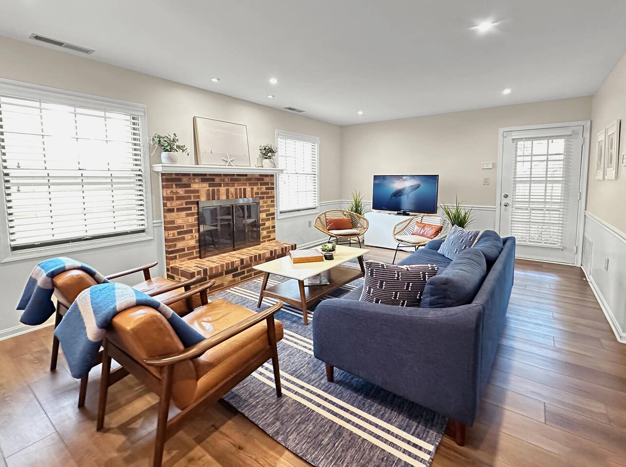 Downtown Shores- Coastal Chic, 4 blocks to beach