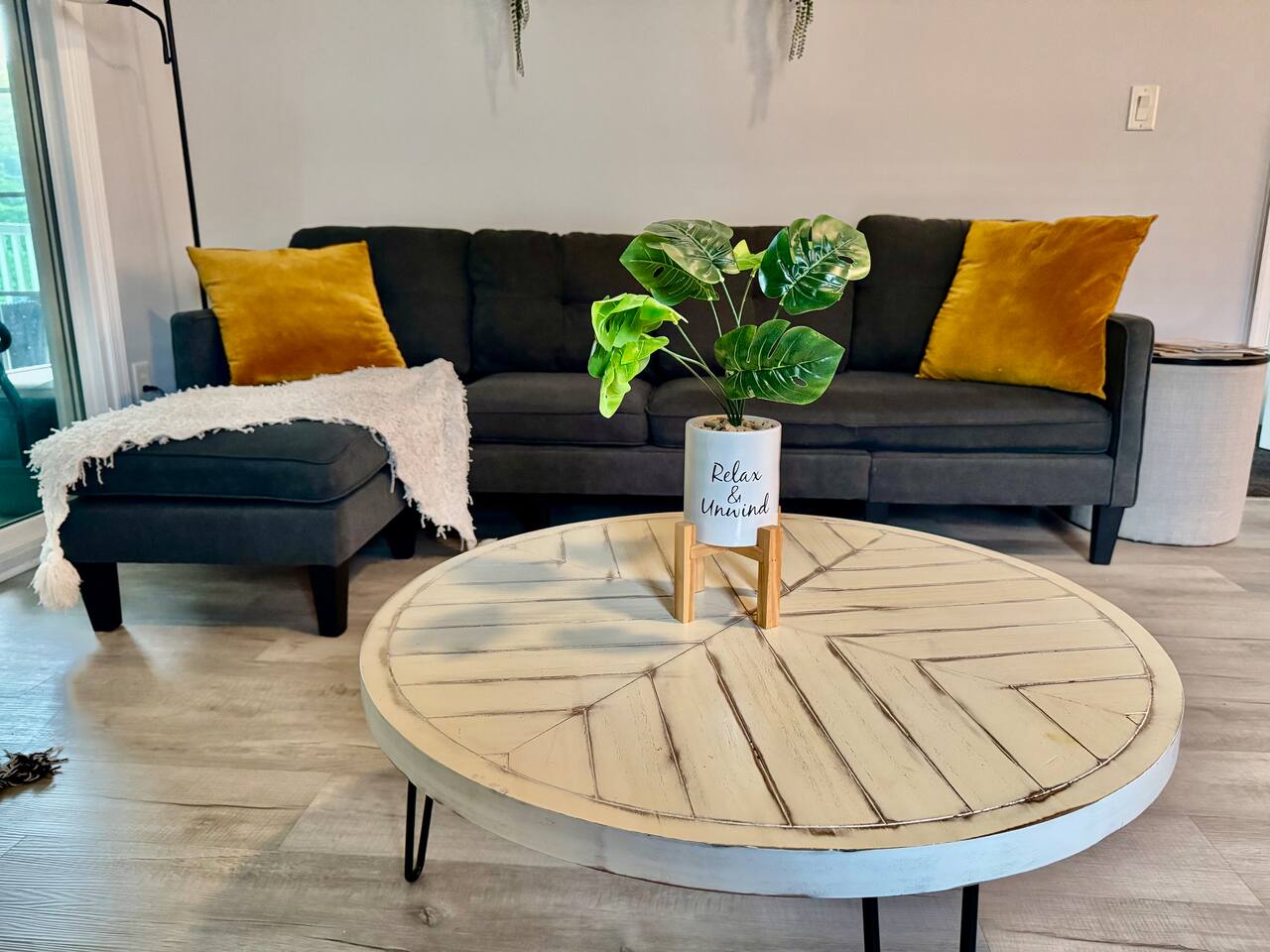 Sunset Vibes- pond view-rent monthly in off-season