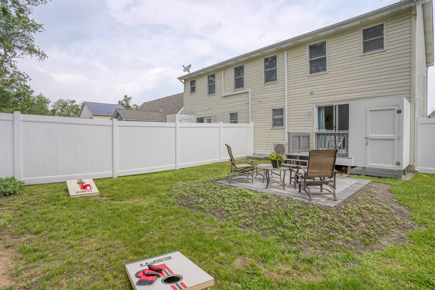 The Beach Plum A Retreat- yard, monthly available