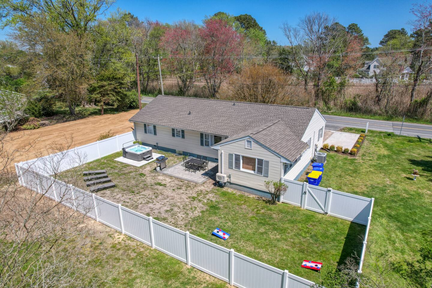 Country Clubhouse - hot tub, monthly available