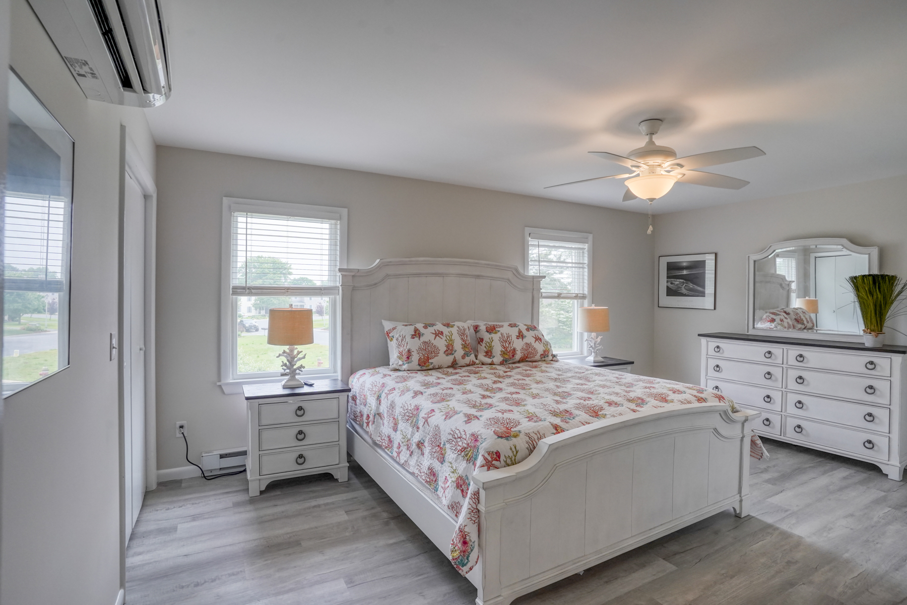 The BeachPlum B Retreat - 2BR Home in Lewes -Mins to the Beach w/ backyard and grill