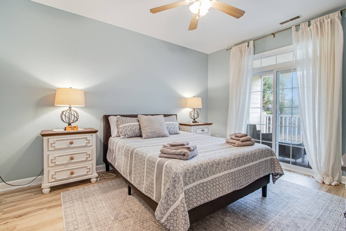 Seas The Day-3BR condo - pool -close to everything